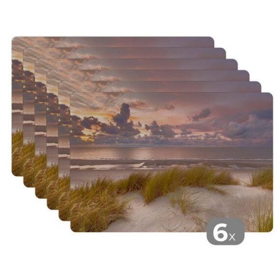 Platzset, Feuriger Sonnenuntergang über dem Strand von Nes auf Ameland, MuchoWow, (6-St), Platzset, Platzdecken, Platzmatte, Tischmatten, Schmutzabweisend