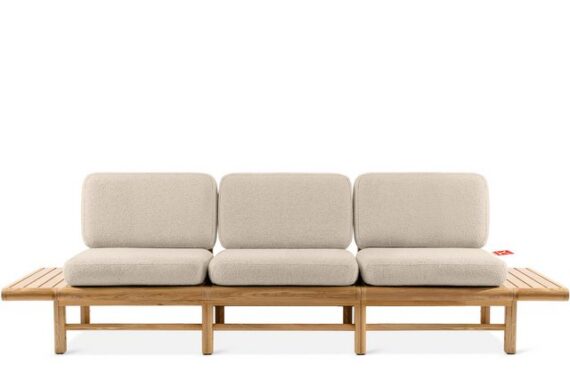 Konsimo Sofa ATREDA Gartensofa 3-Sitzer, mit beideseitig Ablagen, hergestellt in der EU, Massivholz Esche, mit integriertem Tisch