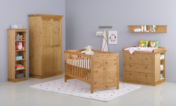 Lüttenhütt Babyzimmer-Komplettset "Indra, FSC zertifiziertes Massivholz, zum Jugendzimmer umgestaltbar", (Spar-Set, 7 tlg., Kleiderschrank, Bett, Kommode + Aufsatz, Unterbau-, Wand- & Standregal), aus massiver Kiefer, 7-teilges Set, nachhaltig