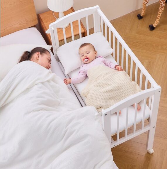 Alavya Home® Beistellbett 90x40 LEROY 2 in1 Baby Bett ab Geburt mit Matratze, aus Buchenholz 4-fach höhenverstellbare Qualität DIN EN716-1 für Baby