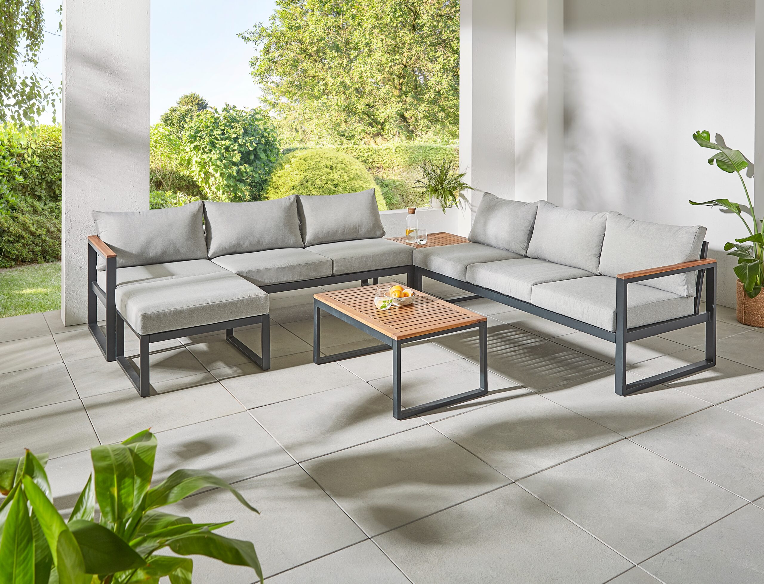 KONIFERA Gartenlounge-Set „Rhodos“, (Set, 5 tlg., 2xBank,1xHocker, 1xTisch 65x50x37cm, 1xTisch 90x65x37cm,inkl. Auflagen), Terassenmöbel,Aluminium,Akazienholz